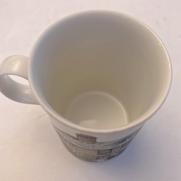 Dunoon Scotland Cottage Coffee Mug cat and squirrel on roof - Picture 4 of 6